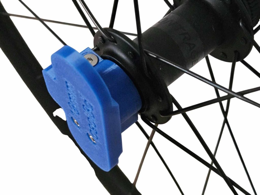 Extracteur capuchon de moyeu de roue monté sur une roue bontrager