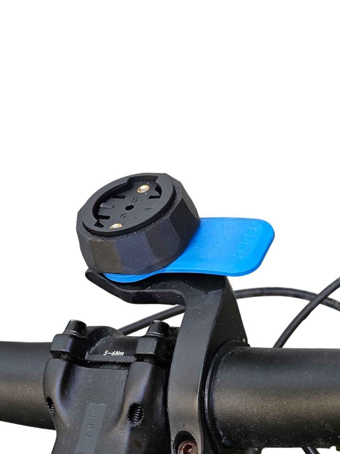 Convertisseur quad lock vers GArmin monté sur un support qaudlock d'un VTT