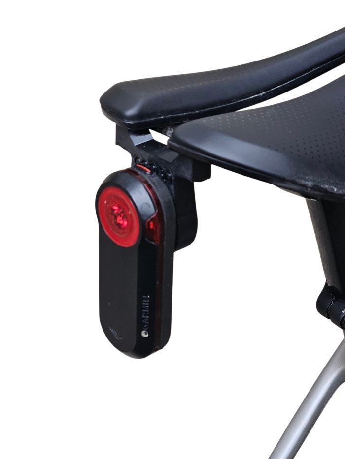 Garmin Varia monté sur sur le support de selle csci3d d'un vélo Trek Emonda